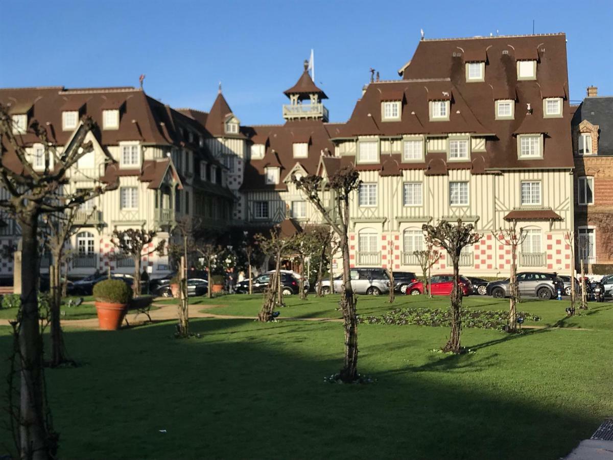 Ferienwohnung Le Royal Deauville Exterior foto